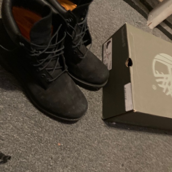 Size 11 black timbs - Picture 2 of 3